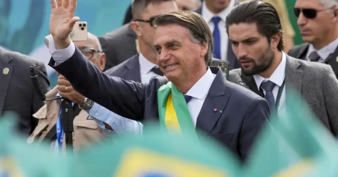 Preferência de evangélicos por Bolsonaro é menor e mais